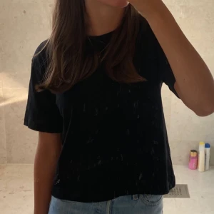Svart T-shirt💕 - Fin basic T-shirt i bra skick💕