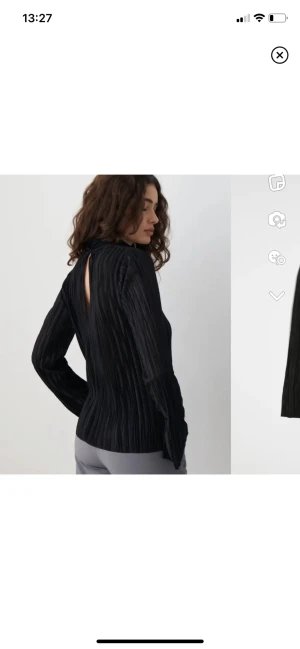 Blus  - Super fin blus från Gina, använd endast 1 gång 