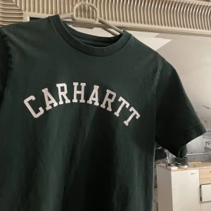 Carhartt T-shirt  - Inga defekter, knappast avnänd sitter som en vanlig xs. 