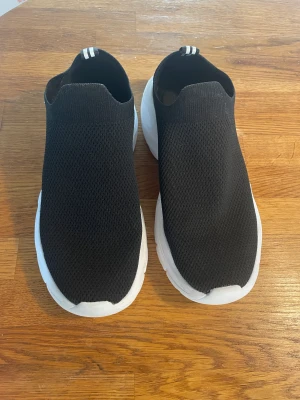 Aimn sneakers 38 - Använda 2-3ggr. Strl 38 24,5cm i innermått 