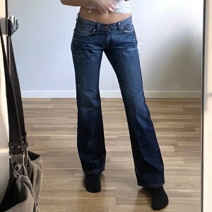 Low waist jeans - Så fina jeans från Only💞Passar till allt! Köpta här på plick, men säljer vidare då de tyvärr var för långa på mig💗Bilderna är lånade från tjejen som jag köpte av!