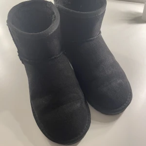 Uggs - Supersköna uggs från lager 157. Använda max 3 gånger då de är för stora. Storlek 36/37🩷