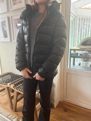 Ralph Lauren jacka - I nyskick. Använt en vinter. Köpt för 2000kr. Säljer för 1000kr. 