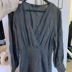 Klänning  - Klänning från Zara.