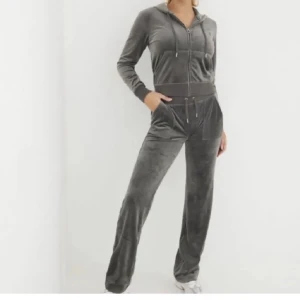 Juicy couture sett - Säljer mitt sätt från Juicy couture då då jag inte använder det, storlek S💕  Kan posta eller hämtas i Göteborg 