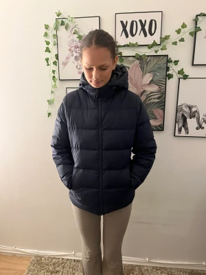 Neo Mon Do vinterjacka  - Köpt förra året. Inte mycket använd men gillar inte hur den sitter på mig.