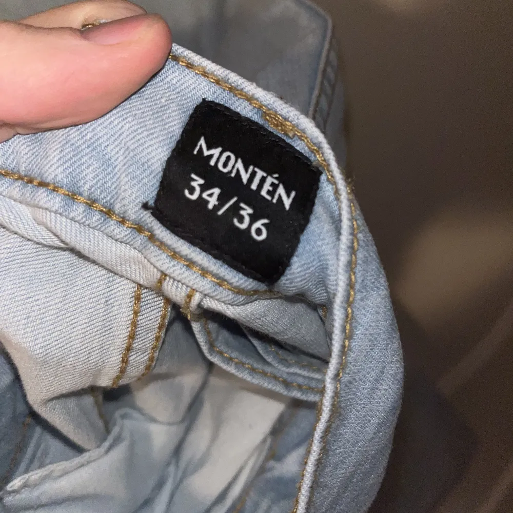 Säker ett par Monten jeans i utmärkt skick. Stilfullt och bekvämt. Pris: 300. Jeans & Byxor.