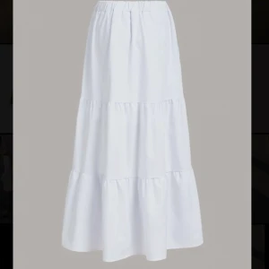 Långkjol  - Jättefin långkjol i fin kvalite, aldrig använd, lapp kvar och är i nyskick’💗💗