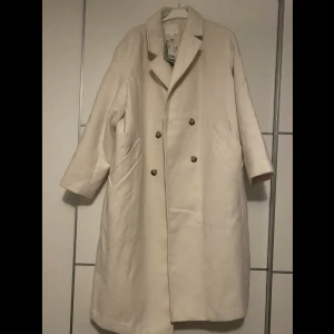 Kappa vit/beige - Kappa från hm i stl XL, passar även M-L men är lite oversized då. Helt ny med prislapp kvar (fri frakt idag, så passa på!)