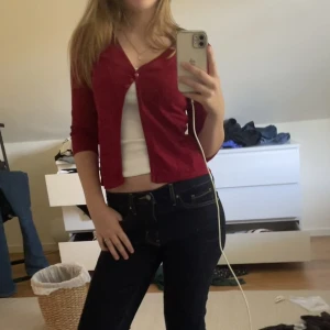  röd blus  -  Röd fin blus som jag knappt har andvänt☺️