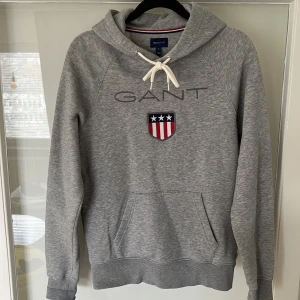 Gant hoodie i strl S  - Gant hoodie i nyskick, enbart använd 2 gånger.  Strl S 🤍