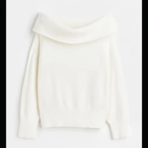 Vit stickad tröja  - Hej säljer nu min vita stickade tröja från hm då den inte kommer till användning, fint stick hör av dig vid funderingar💞
