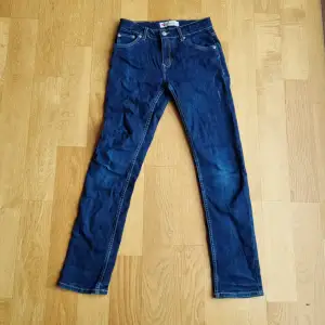 Fina Levis jeans 511 SKINNY Strl 14A. 