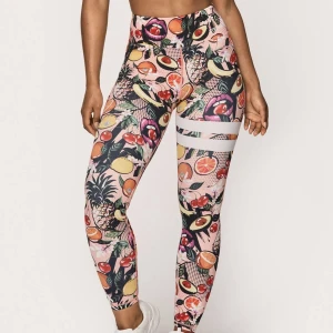 Stronger tights  - Stronger tights, säljer i båda färgerna & båda är använda ca 3 gånger. Säljer 300kr/st eller 500 kr för båda! Nypris: 799 kr/st. De har en ficka där bak vid midjan. 