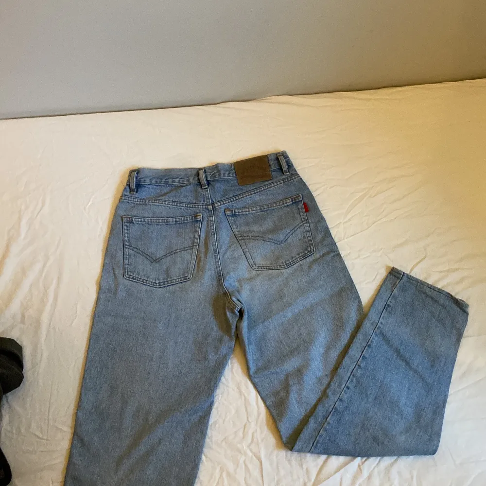 Snygga diesel jeans byxor som är köpa second hand. Använda men i bra skick . Jeans & Byxor.