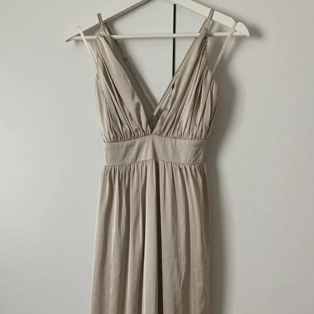 Superfin klänning perfekt för exempelvis bal eller bröllop i storlek xs . Klänningar.