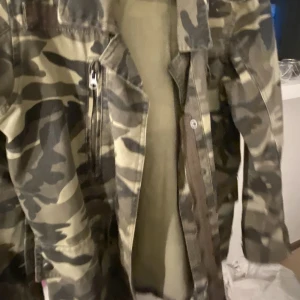 Camouflage jacka - En cool jacka som har blivit för liten för mig! Skitsnygg🙏🏼 