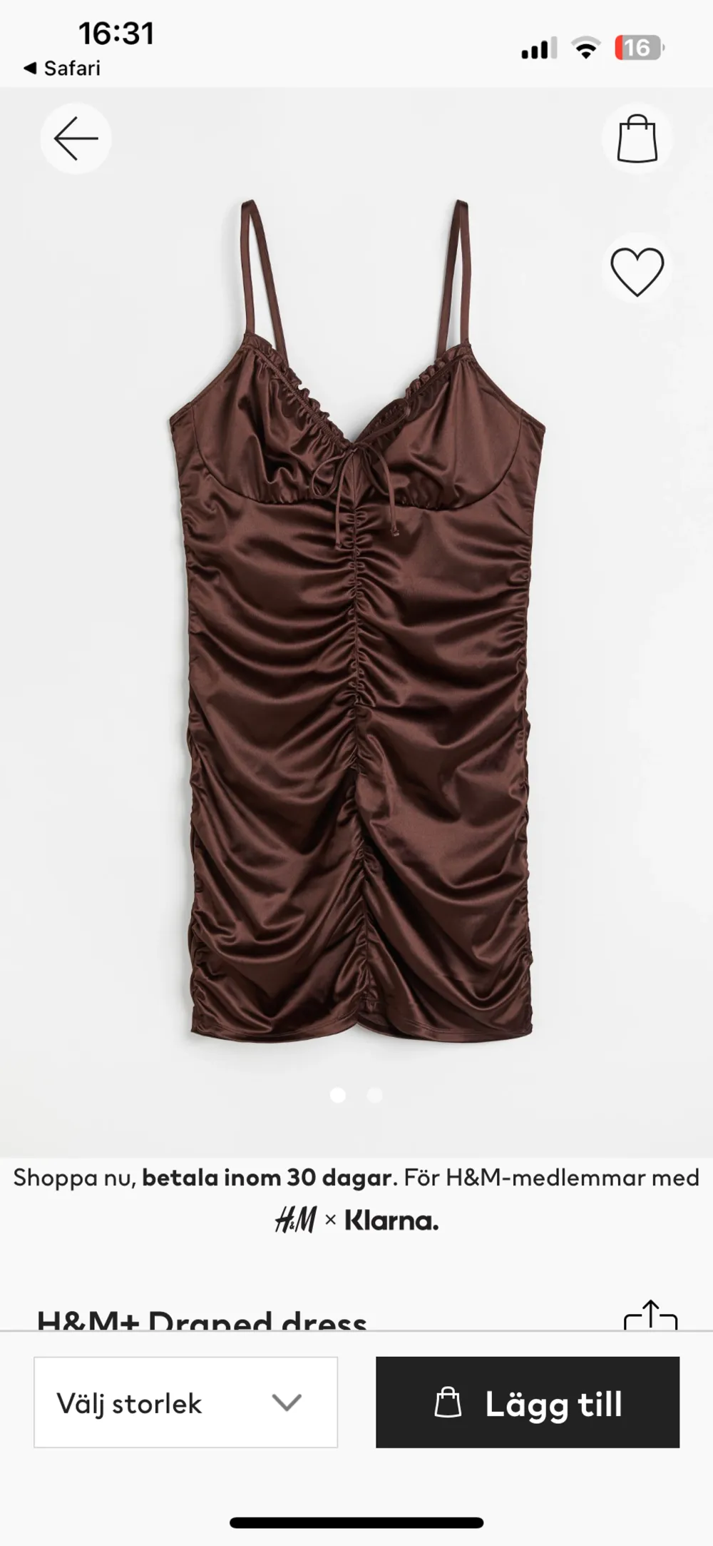 En brun klänning från HM använd 1 gång och är i perfekt skick. Nypris 200kr säljer för halva.. Klänningar.