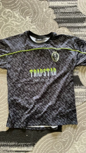 Trapstar T-shirt  - Bra att ha på sig, ingår med påse bra kvalite 