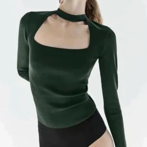 Chocker topp från Zara - Säljer denna otroligt snygga tröja då den inte kommer till användning. Använd få gånger och som ny 😊💓kontakta mig vid frågor och intresse 🫶🏻