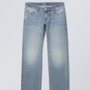 Lowwaist jeans från weekday i modellen arrow, strl 26/32 