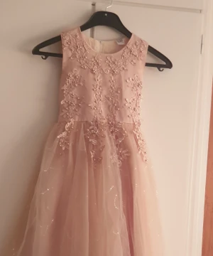 Festklänning barn - Fin klänning till dina barn och bra kvalite