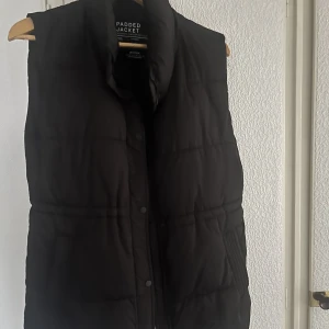 Väst - Säljer min väst från stradivarius. Använd några gånger. Strl M/L