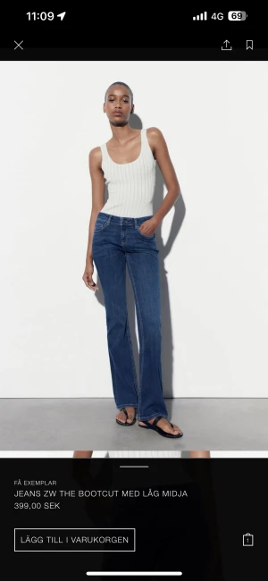 Zara lågmidjade jeans  - Säljer mina lågmidjade mörkblåa jeans från zara då de inte kommer till användning. 