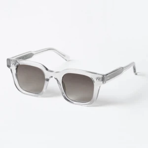 Chimi 04 Grey - Nästan nya Chimi 04 Grey. Passade ej min huvudform. Byte mot andra solglasögon är av intresse. 