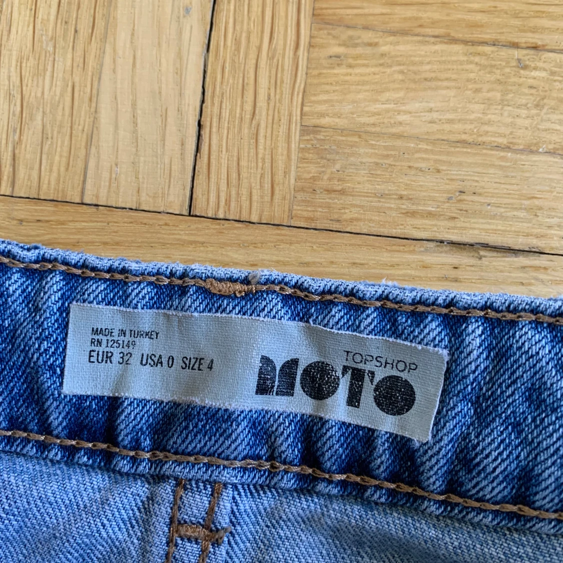 Jeanskjol från topshop  - 90