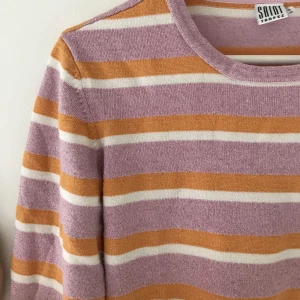 Glittrig top - Orange, rosa, vit glittrig topp söker ny ägare. Skriv om det finns några frågetecken, köparen står för frakt🌞