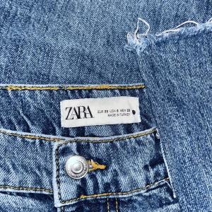 Zara jeans - Blå jeans från zara i storlek 38