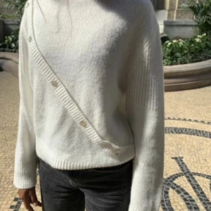 Designbysi tröja  - Säljer  denna super fina tröja från designbysi!  Har endast använt den en gång!  Köptes i tisdags! 