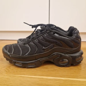 Nike air max plus tn - Ett par nike air max plus tn som är sparsamt använda. Fortfarande i nyskick. Dm för frågor!