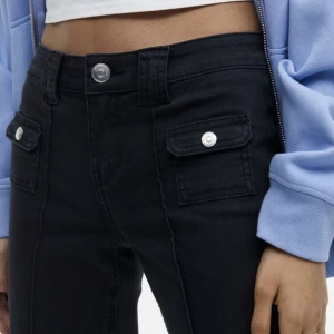 Hm byxor / jeans med fickor - Intressekoll på dessa trendiga byxor, kan tänka mig sälja för 220 +frakt❤️