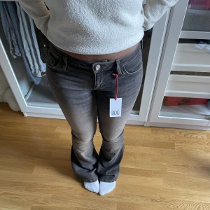 Urban outfitters lågmidjade jeans  - Helt nya lågmidjade jeans från Urban outfitters med prislappen kvar. Nypris är 712 kr💕