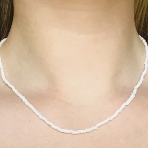 Vitt halsband✨ - Ett enkelt halsband som matchar till det mesta!❤️