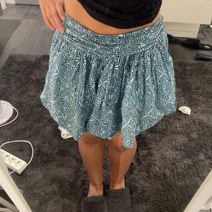 Supersöt kjol! Perfekt till sommaren. Skriv för fler bilder eller vid frågor!!