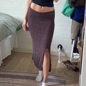 Stickad kjol - Så fin stickad kjol med slits. Är 176 cm💕