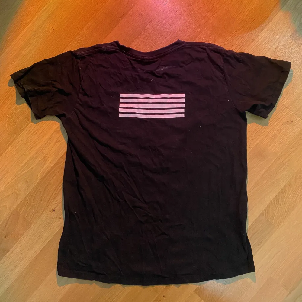 BIGBANG t-shirt köpt från en KPOP DIY merch hemsida. Knappt använd, trycket sitter väldigt bra!🌟 Storlek: M-L. T-shirts.