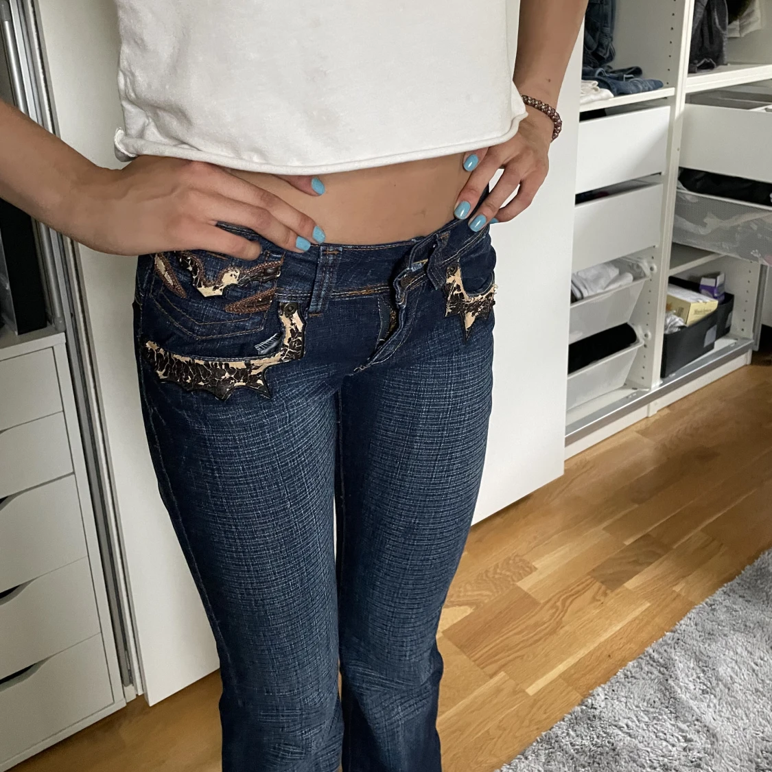 lågmidjade jeans