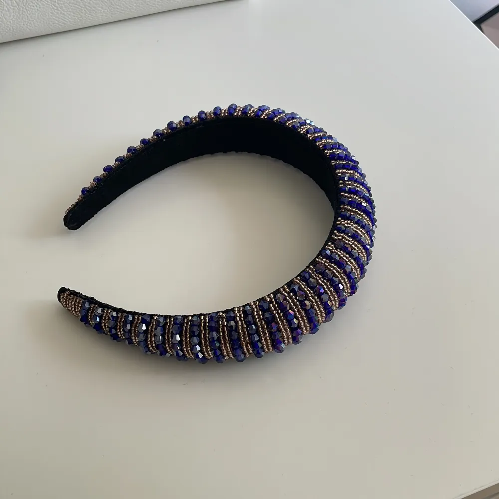 Ett superfint glittrig hårband i blått 💓. Accessoarer.