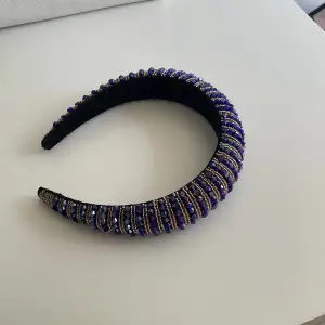 Ett superfint glittrig hårband i blått 💓