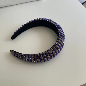 Hårband - Ett superfint glittrig hårband i blått 💓