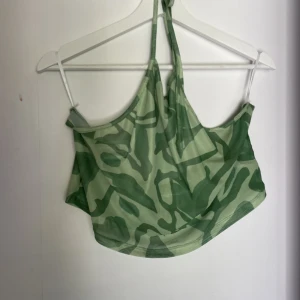 Grönt linne - Fint linne som är väldigt genomskinligt