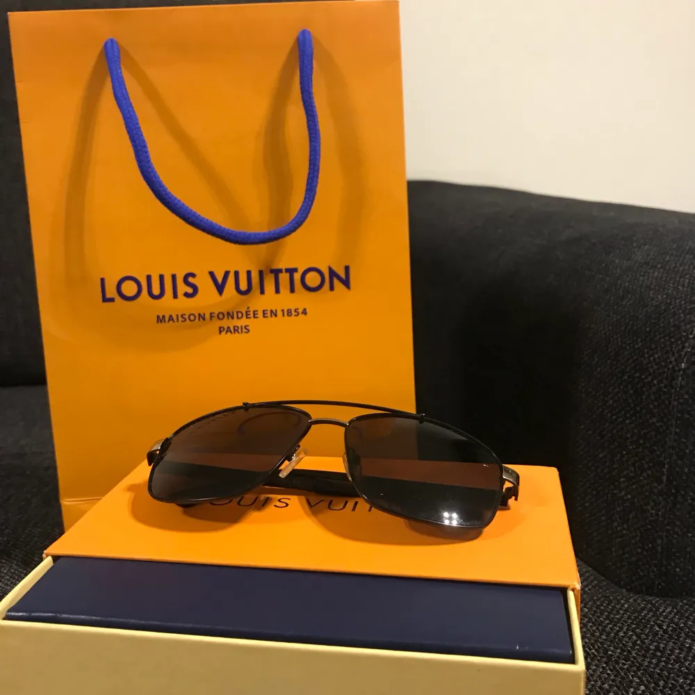 Väldigt fina och unika Louis vuitton glasögon, perfekta för sommaren. . Accessoarer.