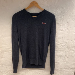 Stickad hollister tröja  - Ny oanvänd  stickad tröja i XS.