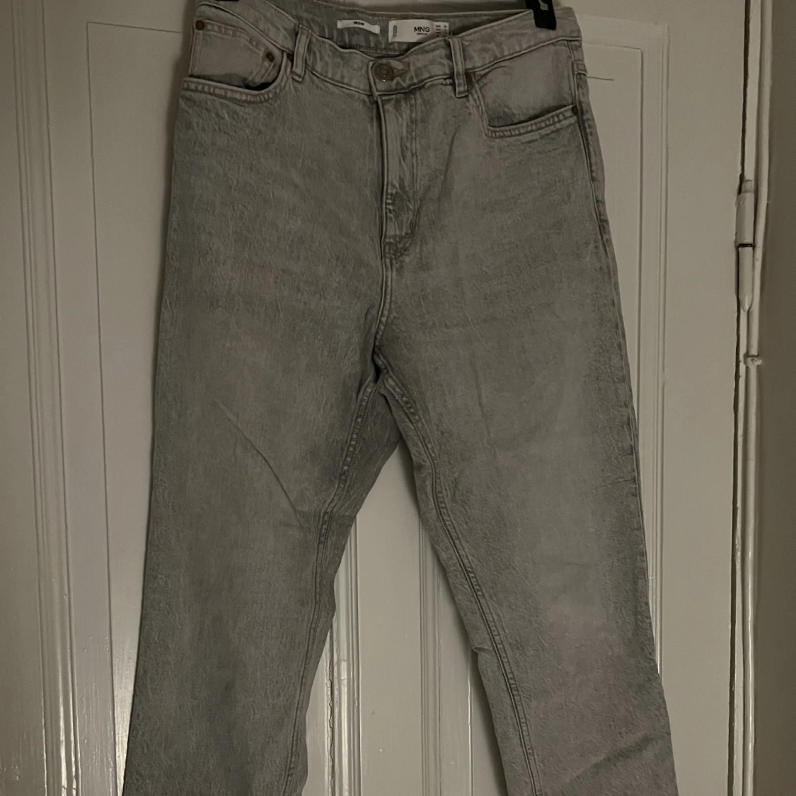 Gråa jeans