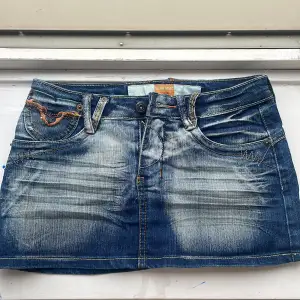 Säljer denna as snygga jeans kjolen i storlek XS😍😍