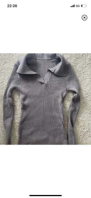 Tröja - Säljer denna jätte fina tröjan för 100kr då det inte va min stil❤️